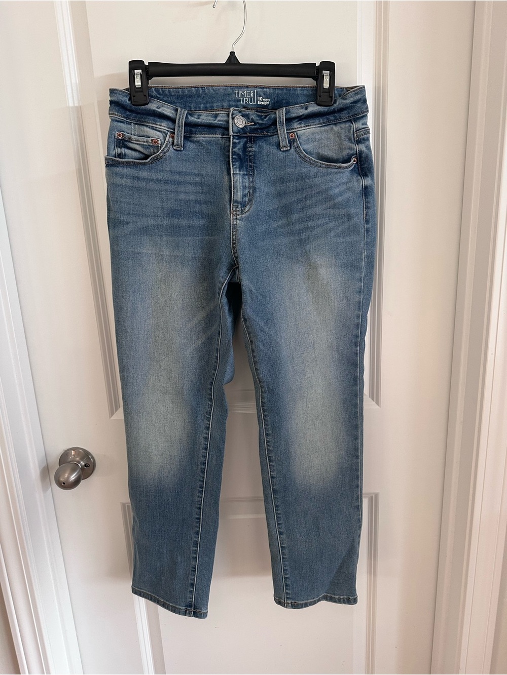 Time and Tru Women's Light Wash Cropped Straight Jeans